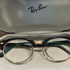 Ray-Ban Black Oval Clubmaster frames